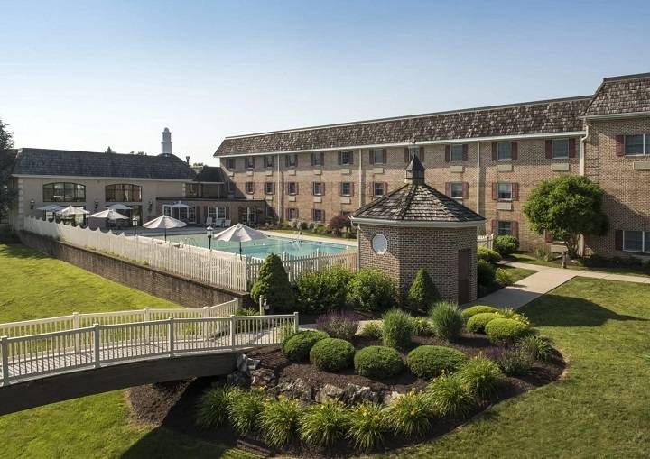 A Comprehensive Guide to Bird in Hand Family Inn: A Tranquil Retreat in the Heart of Amish Country bird in hand family inn